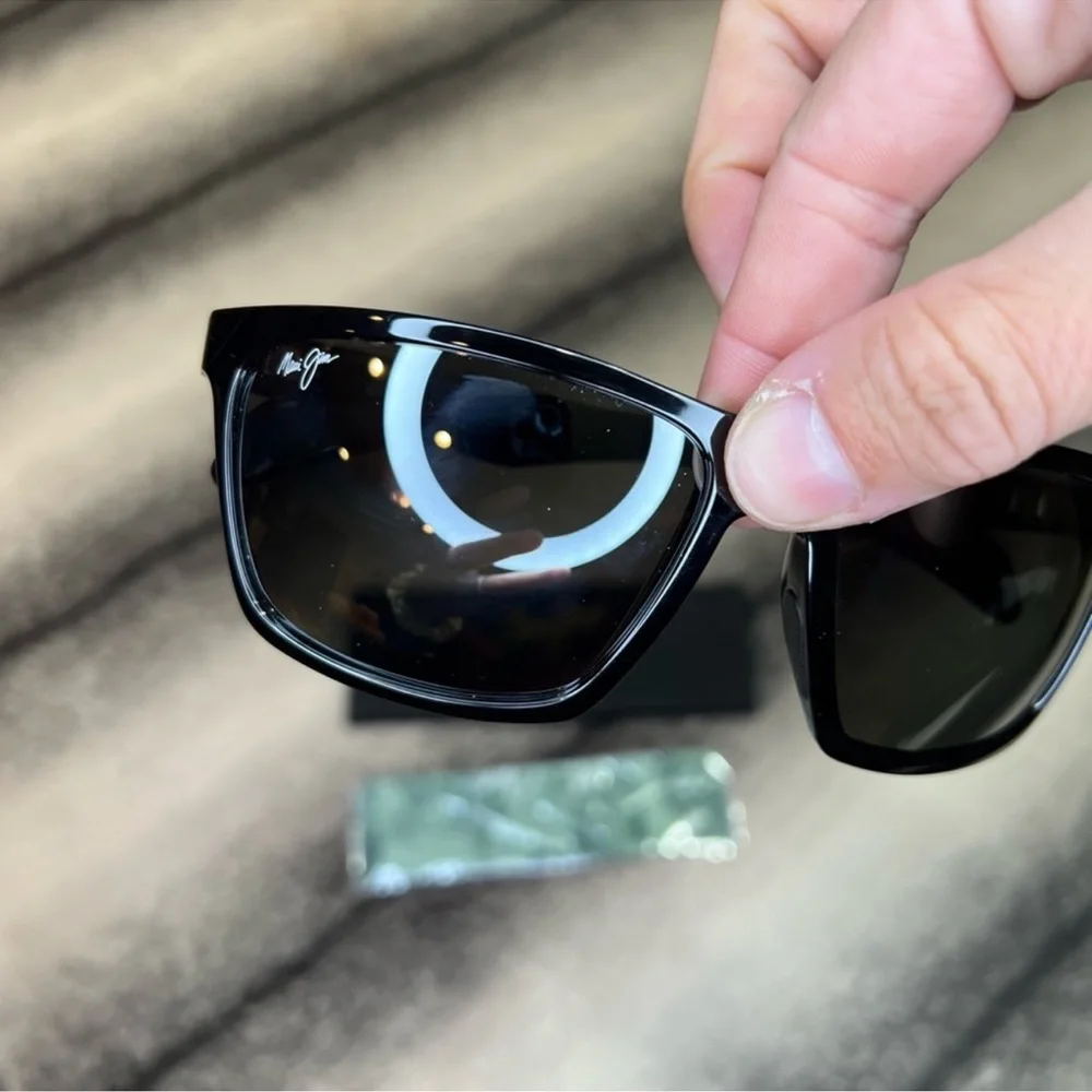 Maui Jim Makoa Polarized Wrap Gloss Black Sunglasses